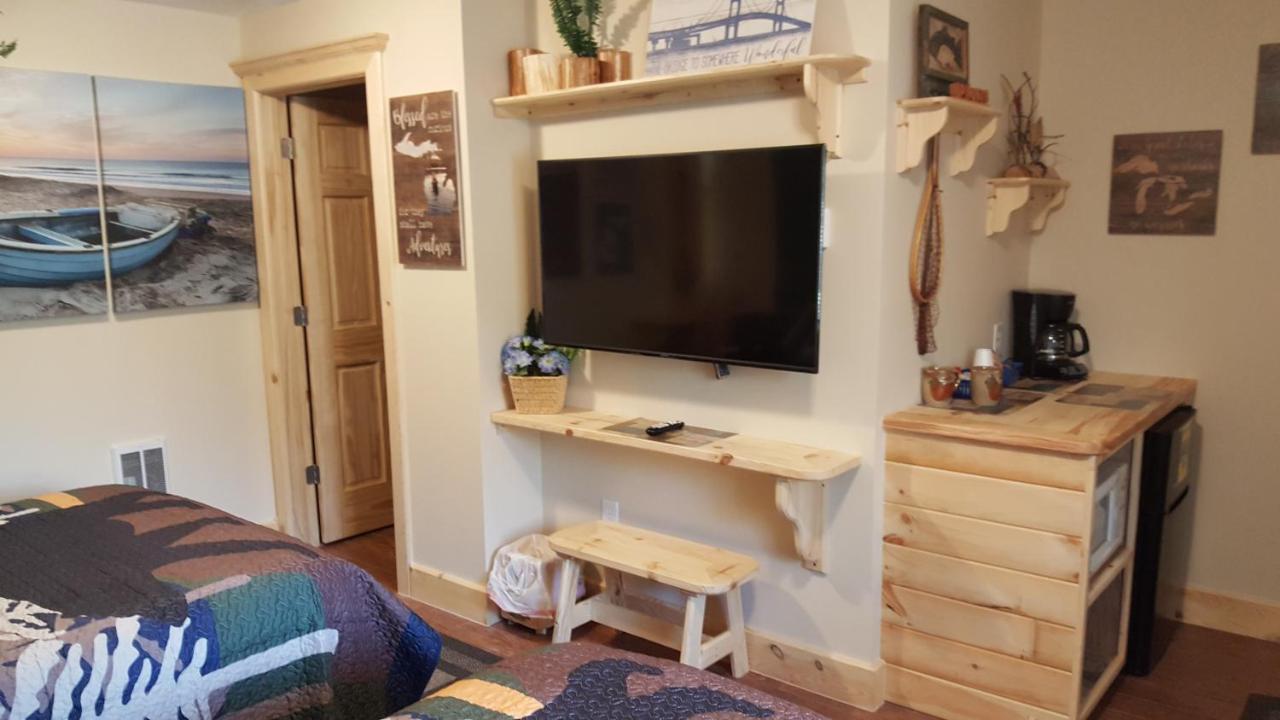 Bear Cove Inn Saint Ignace Εξωτερικό φωτογραφία