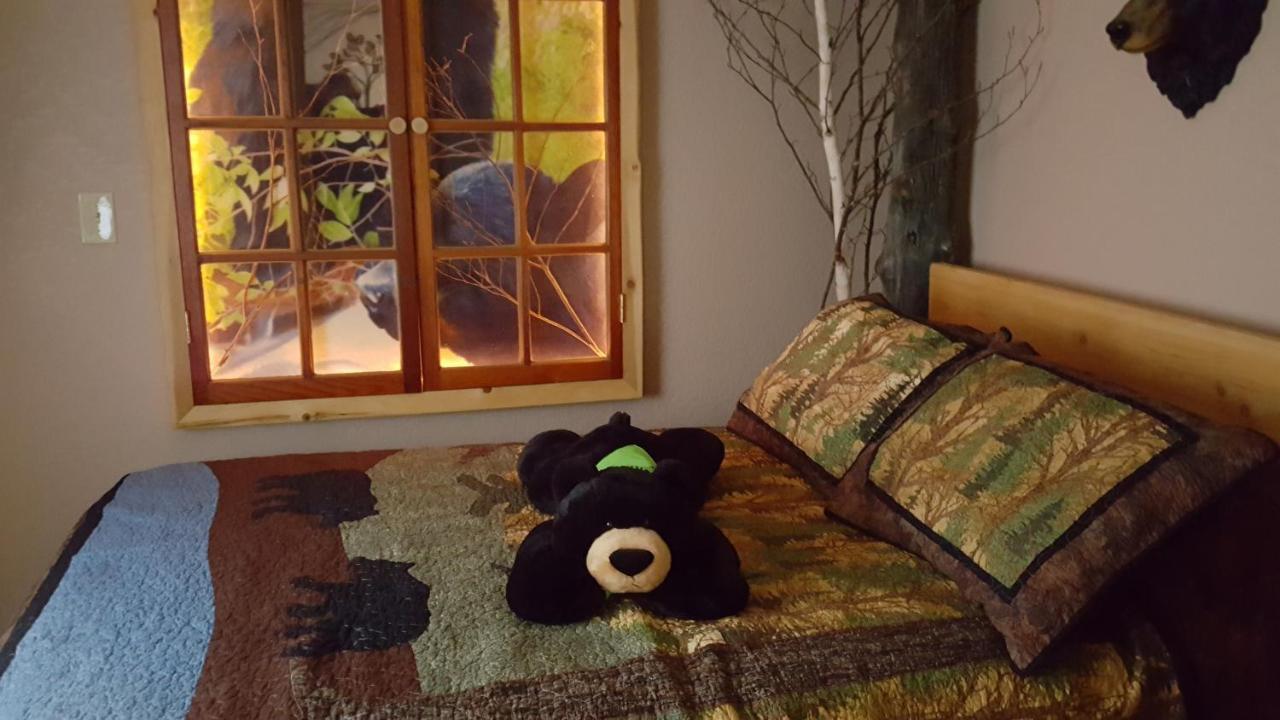 Bear Cove Inn Saint Ignace Εξωτερικό φωτογραφία